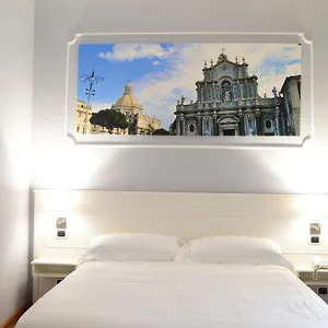 hotel-novecento.taorminaitalyhotels.com/
